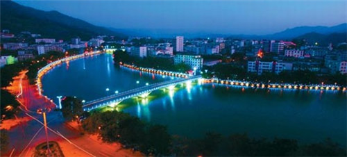 什么什么的云朵歌（什么什么的云朵填空）